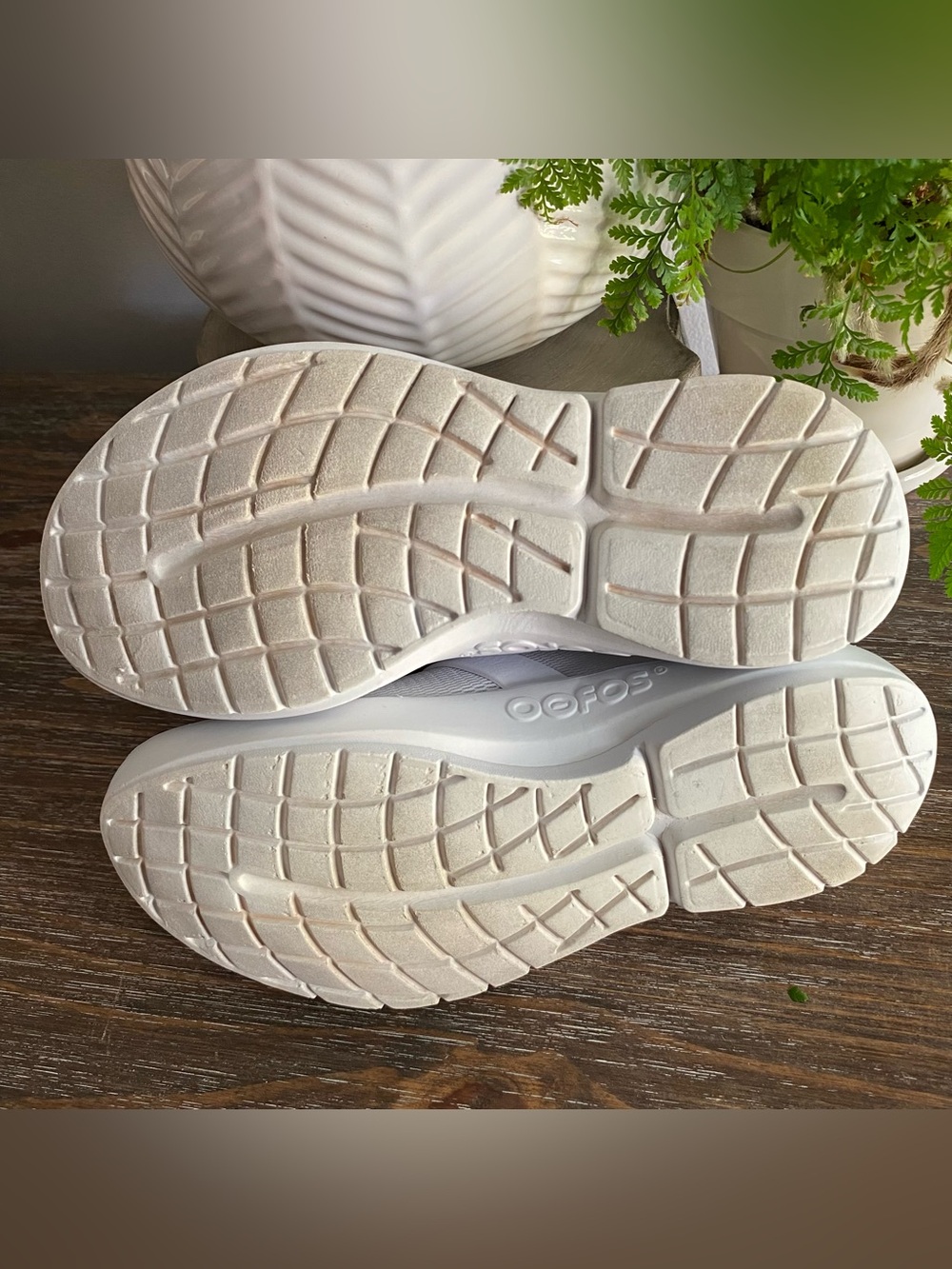 OOFOS OOmg Low Mesh Slip On Recovery Comfortable Shoes Sneakers Womens 7 White - Picture 8 of 10